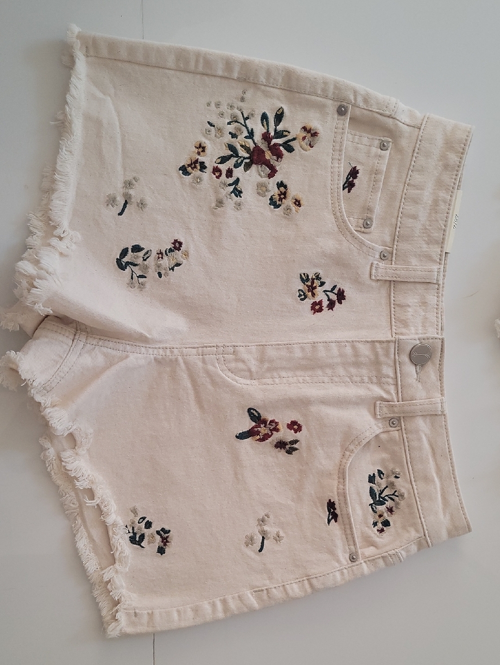 Banjara Floral Embroidered Cream Denim Corset Crop Top + High Rise Shorts - Picture 3 of 6